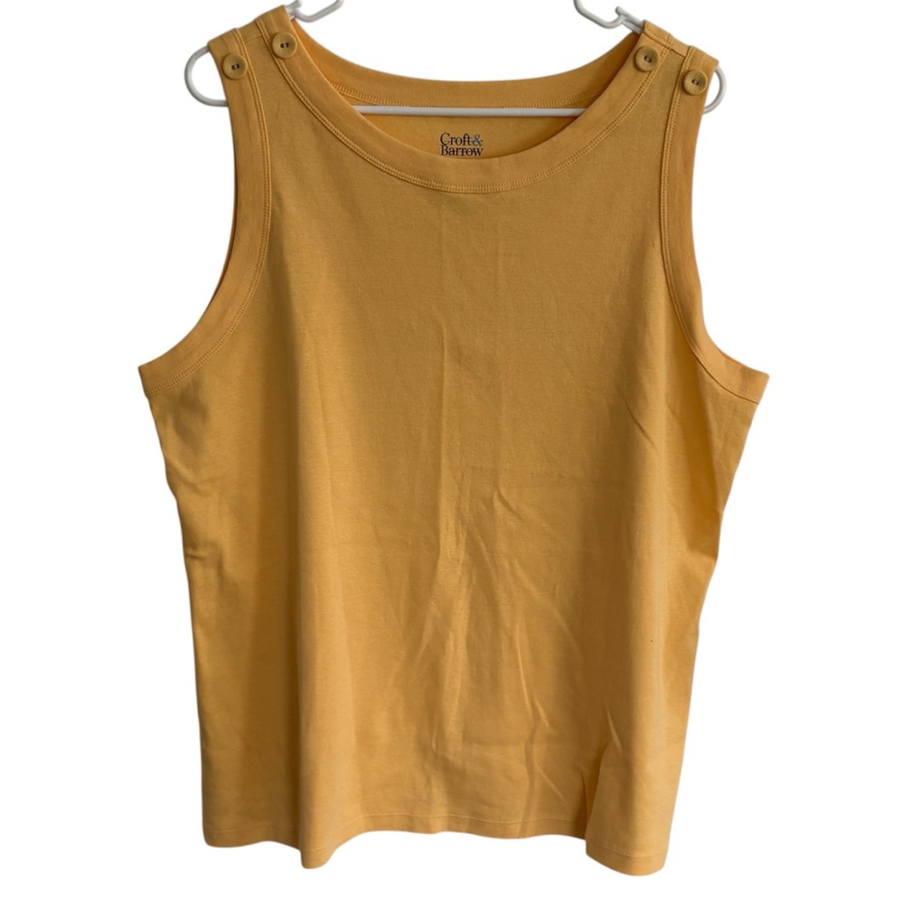 Croft & Barrow sleeveless top with a rounded neckline & button accents. Size XL